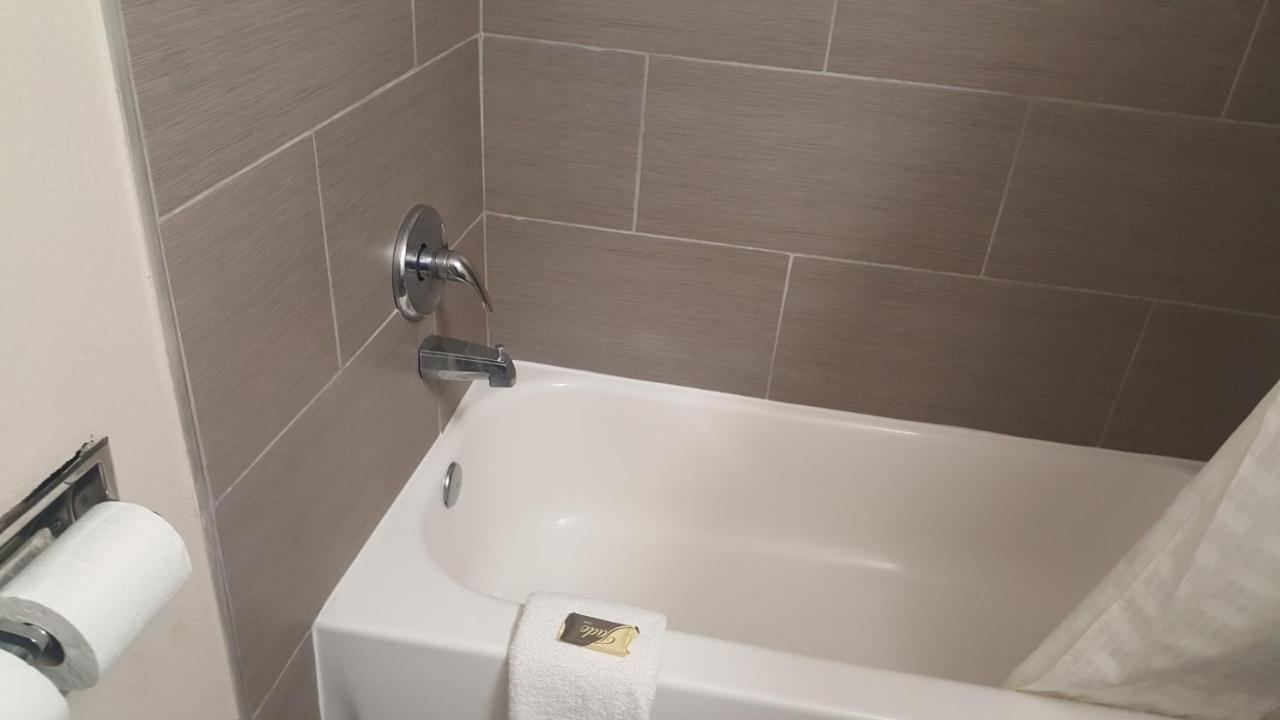 Regency Inn & Suites Пенсакола Екстер'єр фото